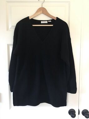 Liz Claiborne Black V-Neck Oversized Knit Sweater 100% merino wool